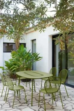 CHAISE