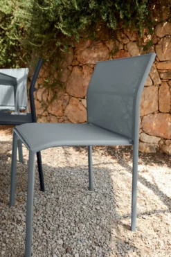CHAISE