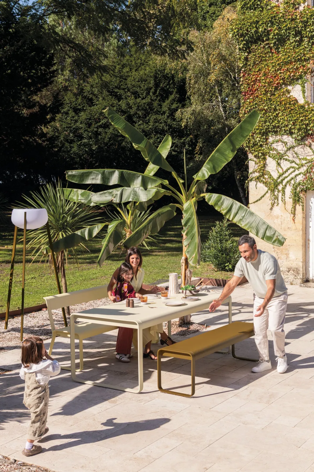 TABLE 196 X 90 CM