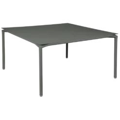 TABLE 140 X 140 CM