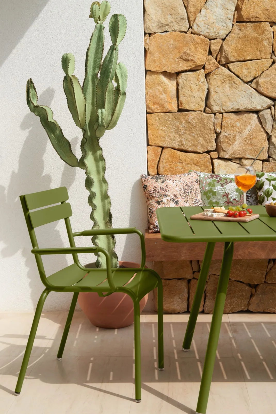 TABLE 165 X 100 CM