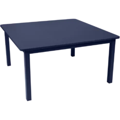 TABLE 143 X 143 CM