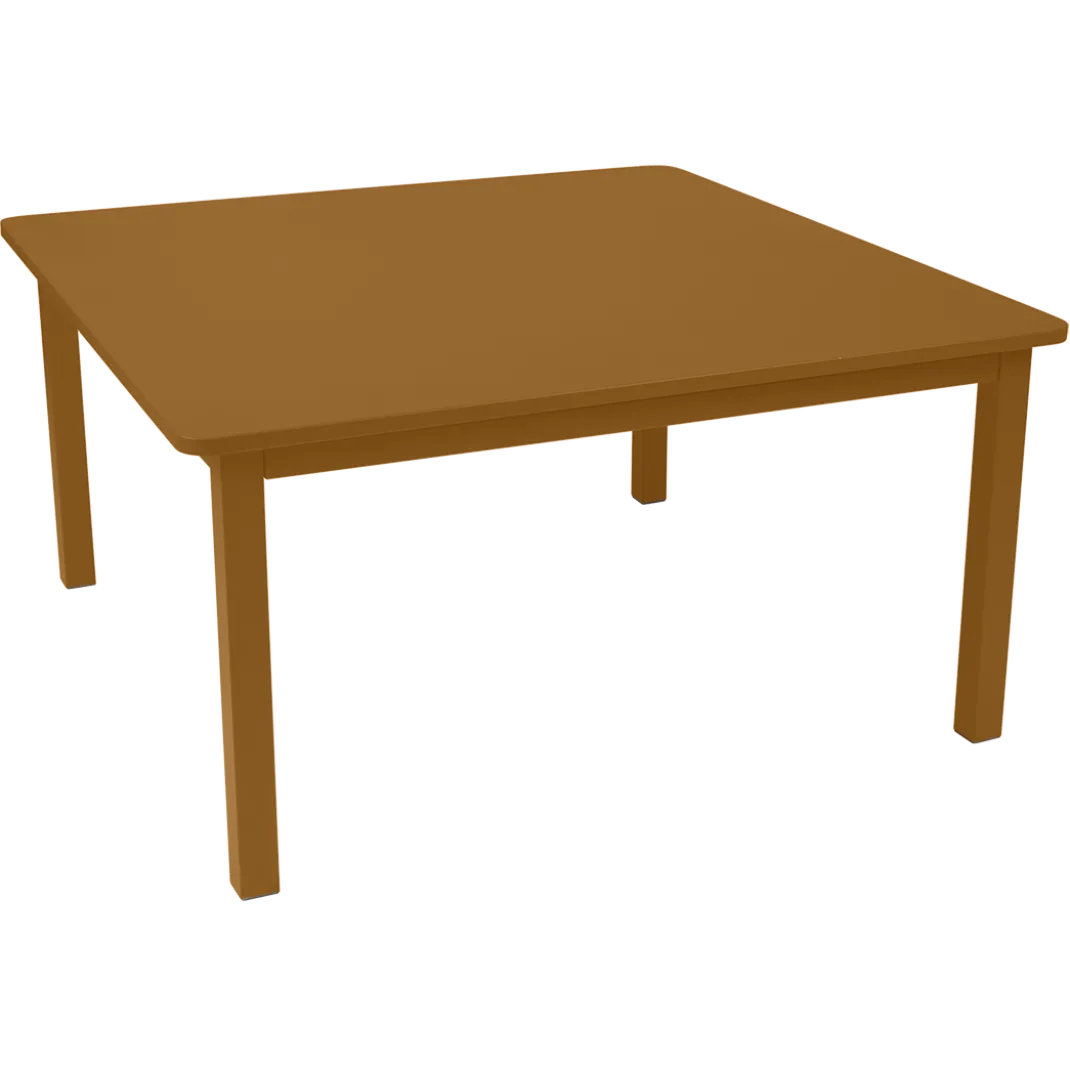 TABLE 143 X 143 CM
