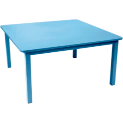 TABLE 143 X 143 CM