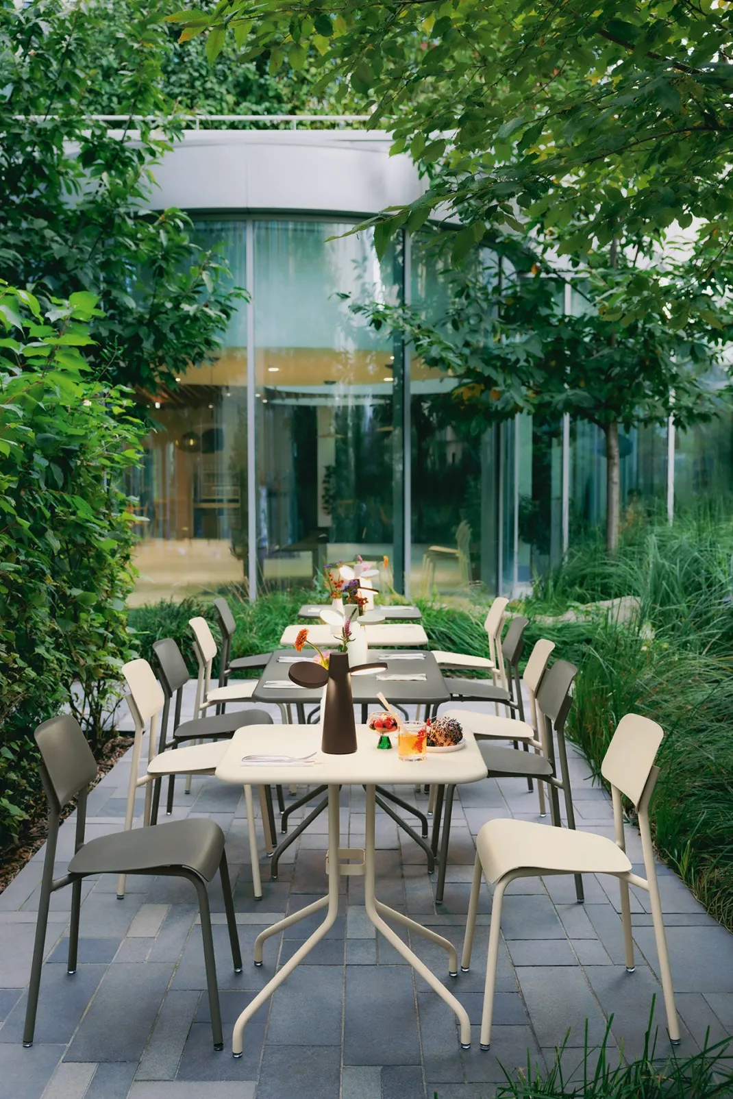 TABLE 60 X 70 CM